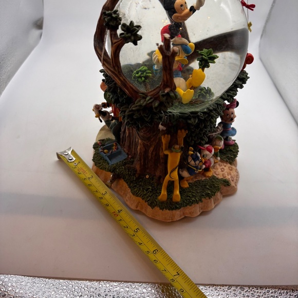 Disney Mickey Mouse and Friends Musical Water Snow Globe Let's Go Fly a Kite - Picture 14 of 16
